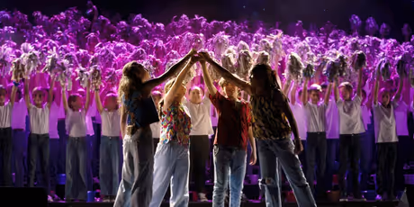 UBUNTU ZIRCUS: TODOS CONTRA EL BULLYING se estrena en el Madrid Arena con 1.500 niños en  Photo