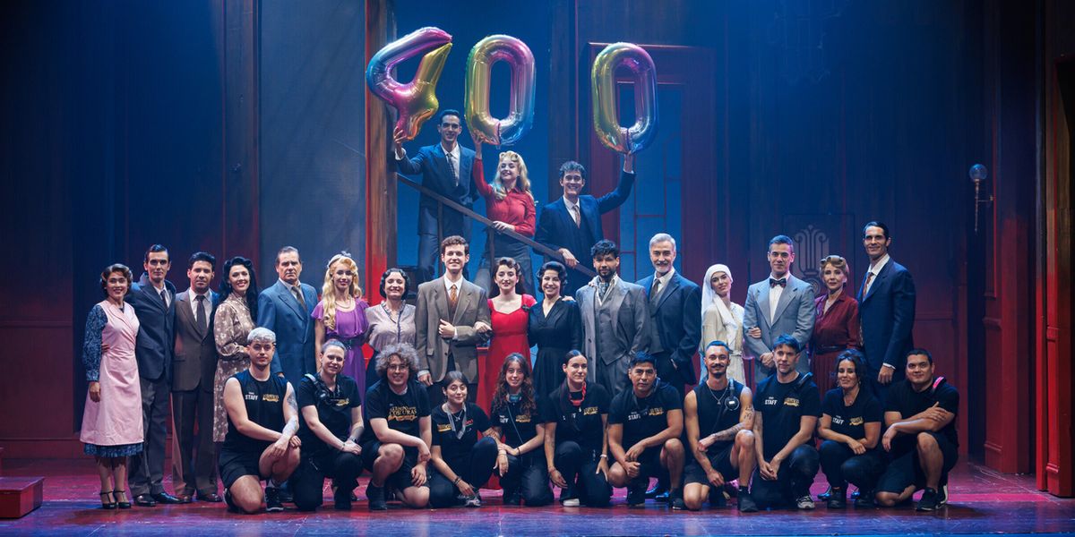 EL TIEMPO ENTRE COSTURAS celebra 400 funciones en el Teatro Calderón de Madrid
