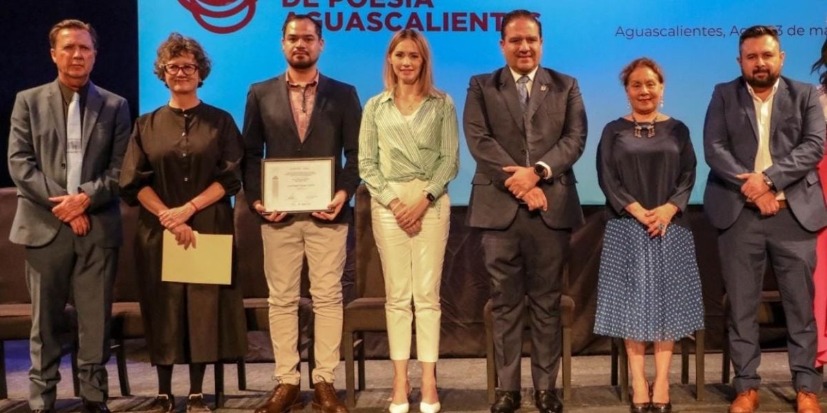 Ángel Vargas Castro Recibe El Premio Bellas Artes De Poesía Aguascalientes 2024 Por El Estómago De Las Ballenas
