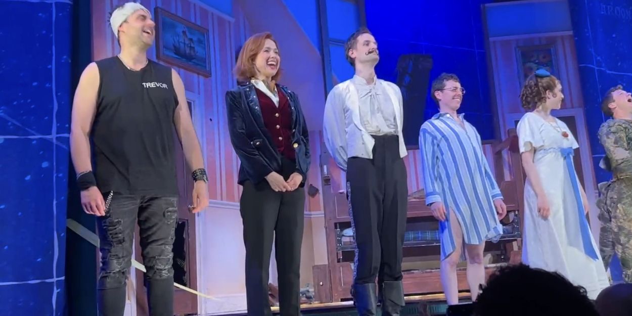 Video: Watch Ellie Kemper Take Her First Broadway Bows in PETER PAN GOES WRONG Video