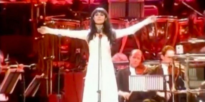 VIDEO: Sarah Brightman Performs 'Don't Cry For Me Argentina' In 1999