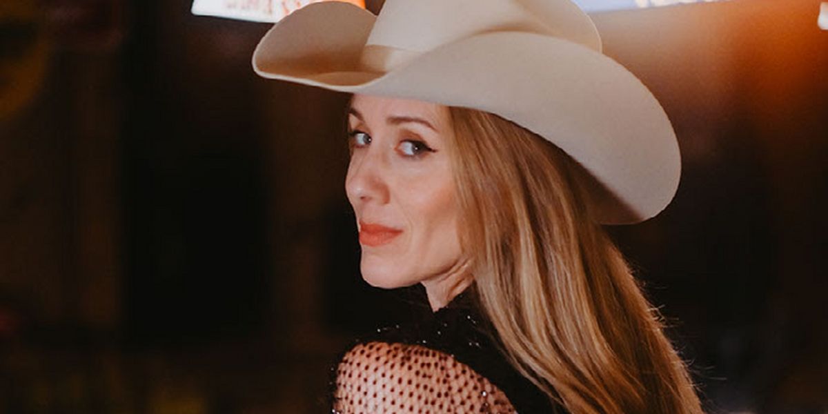 Brennen Leigh Announces Opry Debut & Shares New Single 'I'm Still Looking for You'
