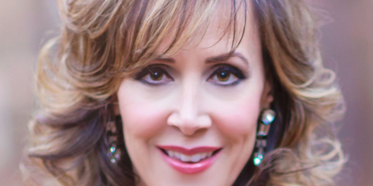 Interview: Janine LaManna Talks Starring in WOMAN OF THE YEAR at J2 Spotlight Musical Theater Company
