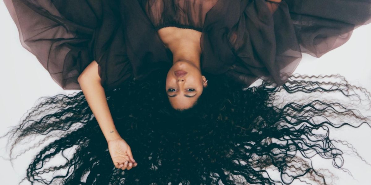 Yendry Releases New Single 'La Puerta'