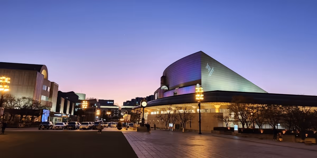 Student Blog: Experiencing the Musicals in Two Different Countries