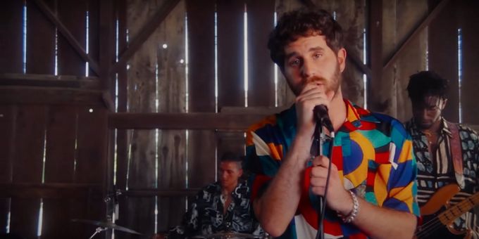 VIDEO: Ben Platt Performs New Single 'I Wanna Love You But I Don't' on LATE NIGHT!