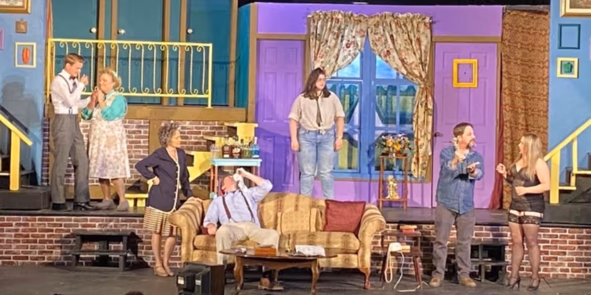 Review: NOISES OFF at The Royal Theatre Shows An Extreme Version of Backstage Drama