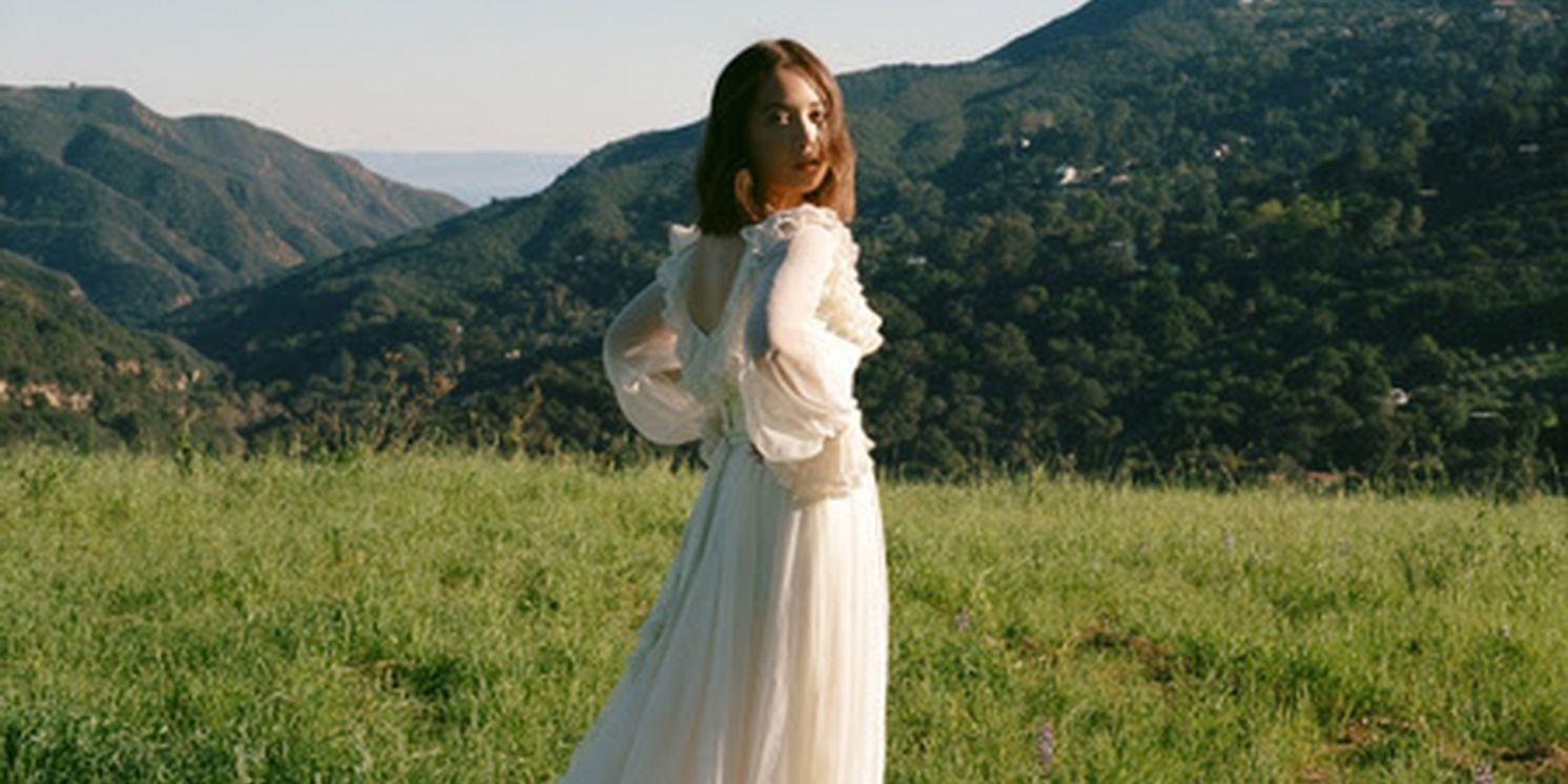 Laufey's 'Everything I Know About Love' Reaches #1 on Billboard's Alternative New Artist Album Chart  Image