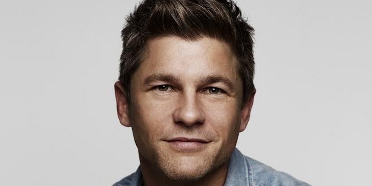 Interview: David Burtka is Back on Stage in GOD OF CARNAGE & Heading to Hulu With DRAG ME TO DINNER