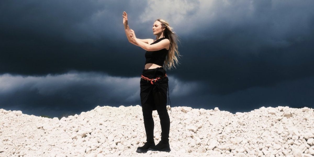 Laura Misch Announces Debut Album 'Sample the Sky'