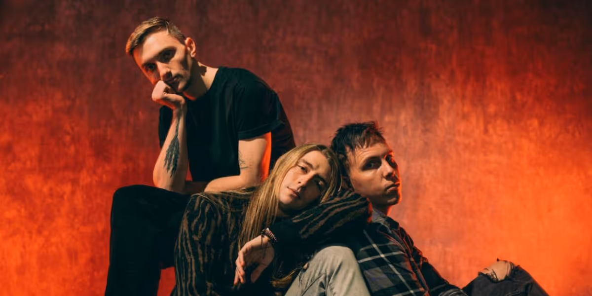 Arrows In Action Unveil New Single 'Checking In'