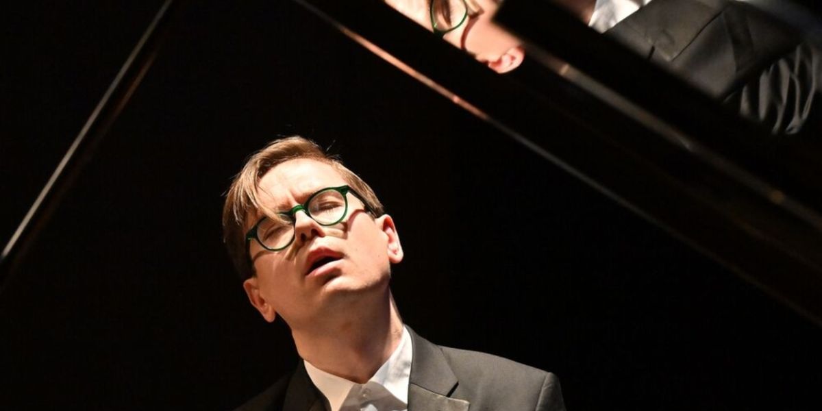 Review: VÍKINGUR ÓLAFSSON PREMIERES EDMUND FINNIS, Southbank Centre