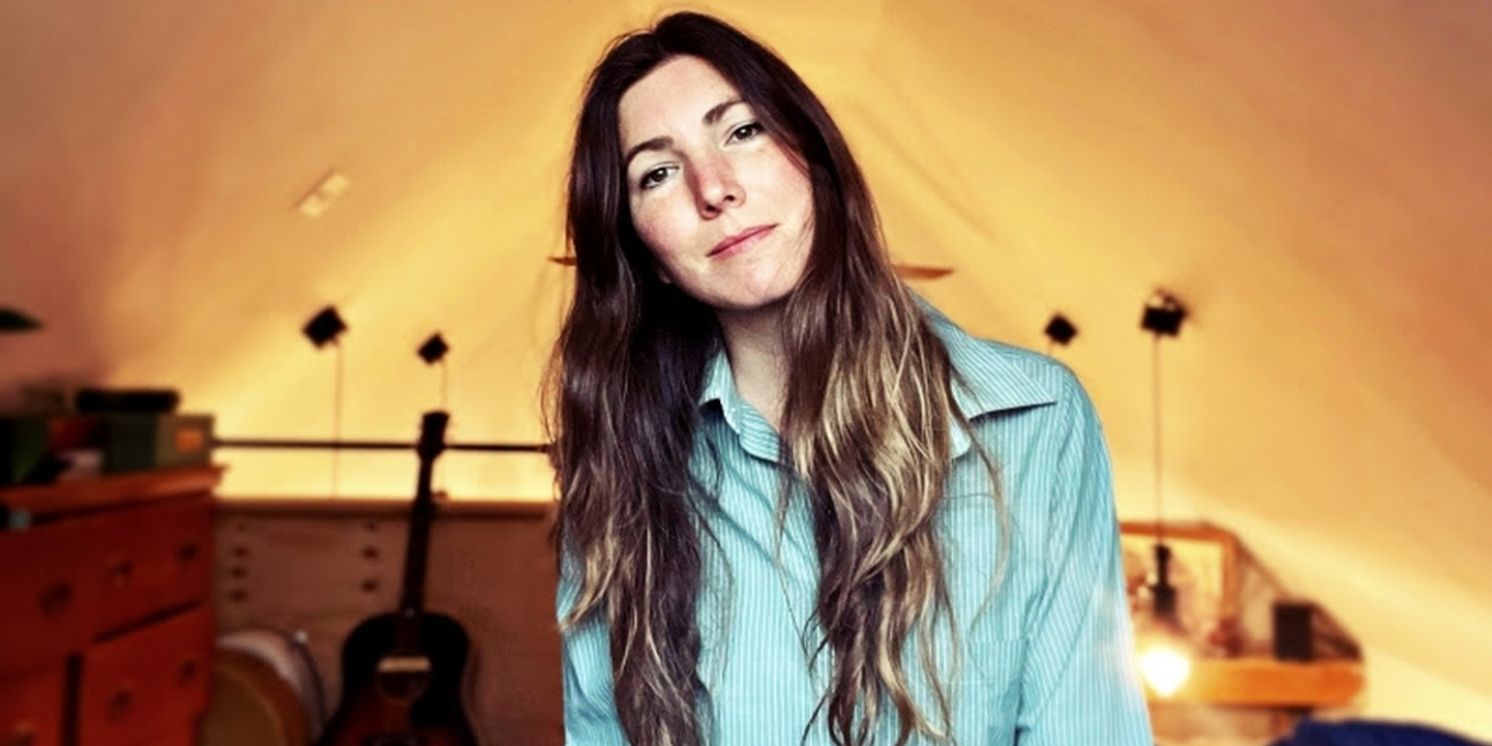 Anna Tivel Announces 'Outsiders (Live in a Living Room)' & Premieres 'The Bell' (Acoustic)  Image