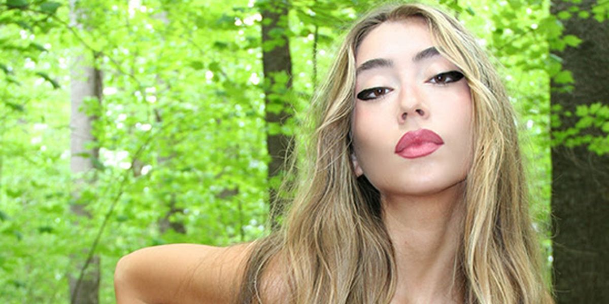 Ayla D'Lyla Releases New Single 'Anywhere but Here'