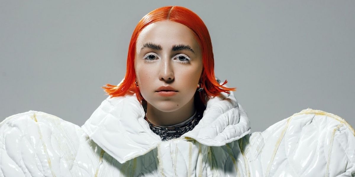 Amelia Moore Shares 'love me or leave me alone' & 'drugs'