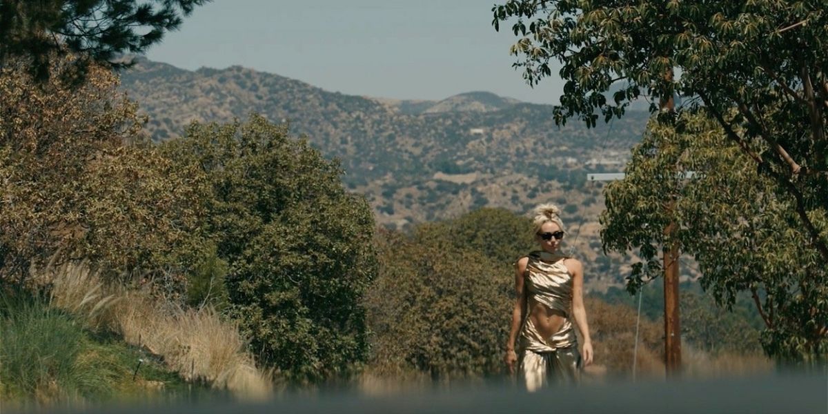 Miley Cyrus Announces New Single 'Flowers'