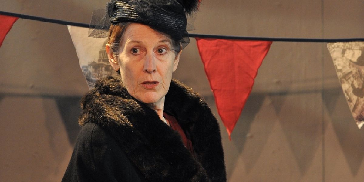 MRS. ROOSEVELT FLIES TO LONDON Comes to Northumberland