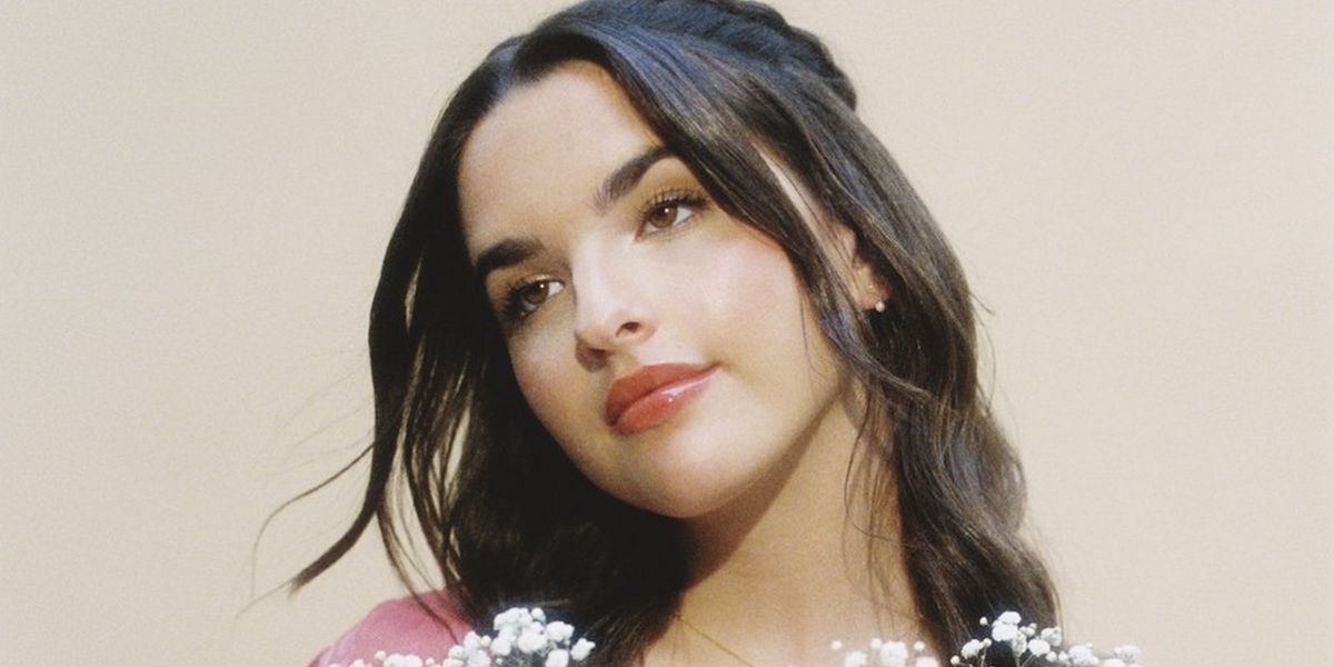 Jenna Raine Returns With New Single 'Stupid Cupid'