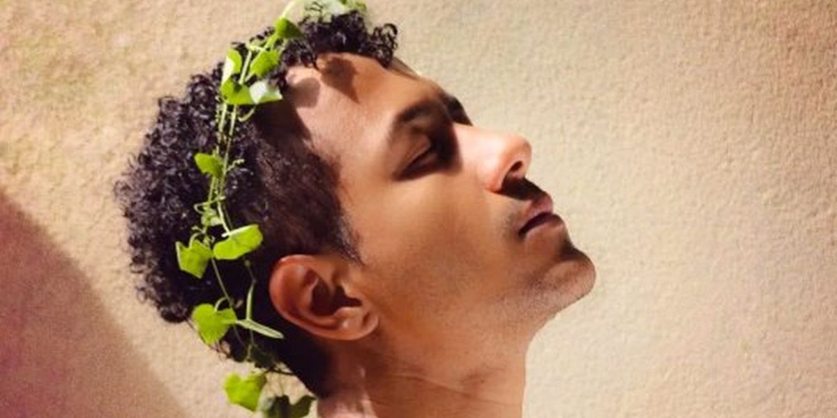René Villa Shares New Single 'Solo A Tu Lado Quiero Vivir'