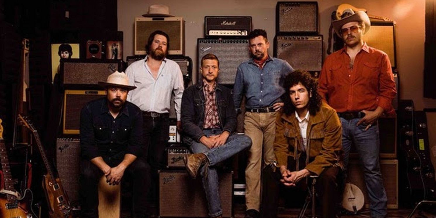 Tyler Childers Confirms 2023 'Send in the Hounds Tour'  Image