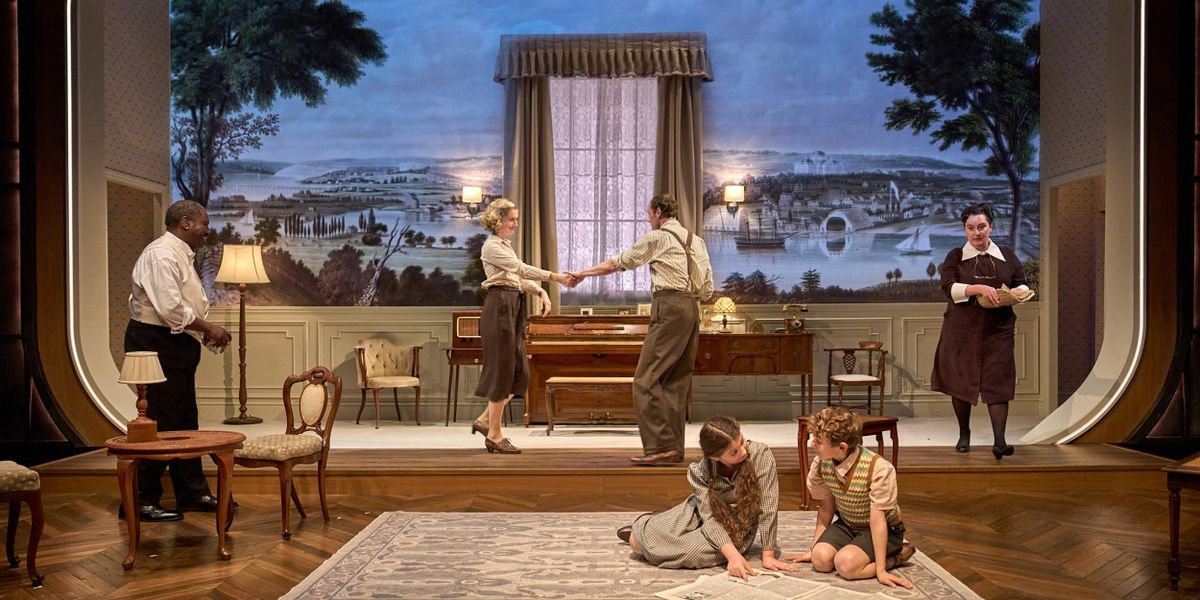 Review: WATCH ON THE RHINE, Donmar Warehouse