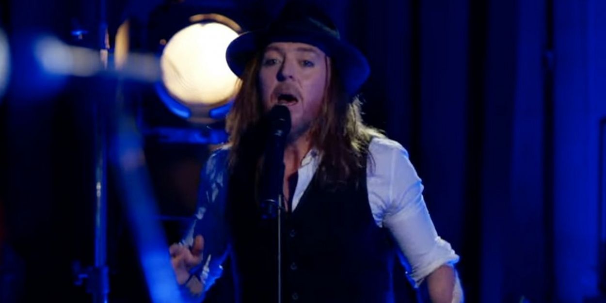 VIDEO: Watch Tim Minchin Sing from New Album, Apart Together, on THE LATE LATE SHOW Video