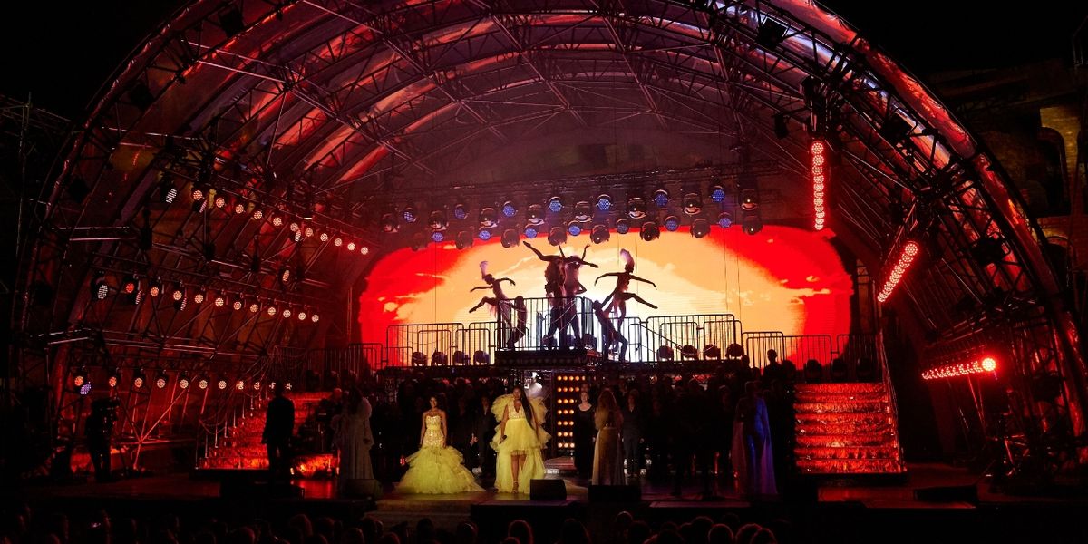 Review: THE GRAND SHOW IN ST. MARGARETHEN'S QUARRY