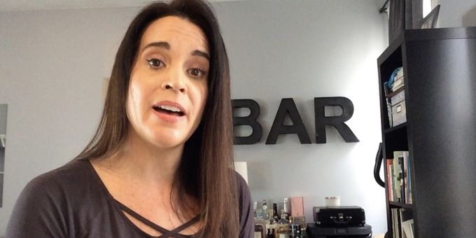 Living Room Concerts: Jenna Leigh Green Sings 'Make You Feel My Love'!