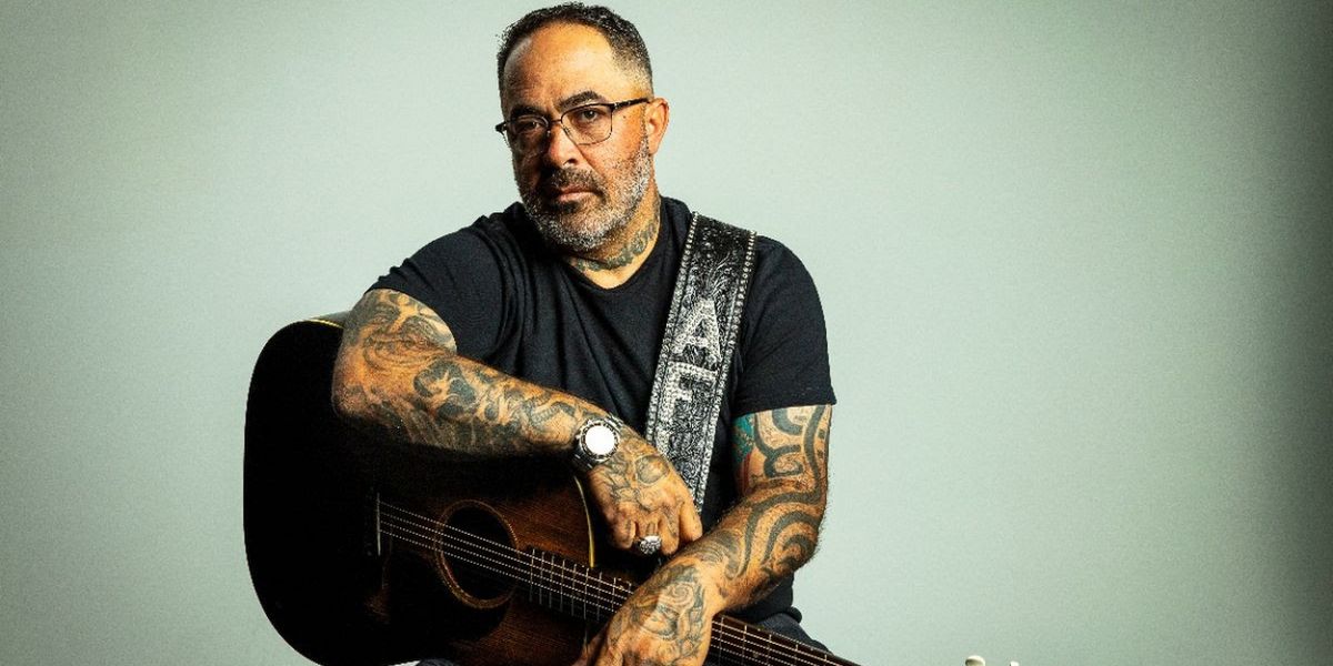 Aaron Lewis to Bring 2023 Acoustic Tour 'Poolside' at Red Rock Resort