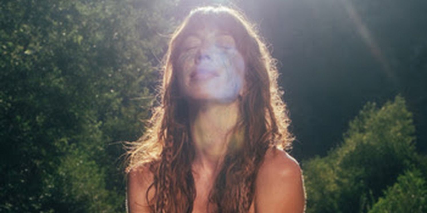 Ella Vos Shares 'Glitter and Tears' Remix  Image