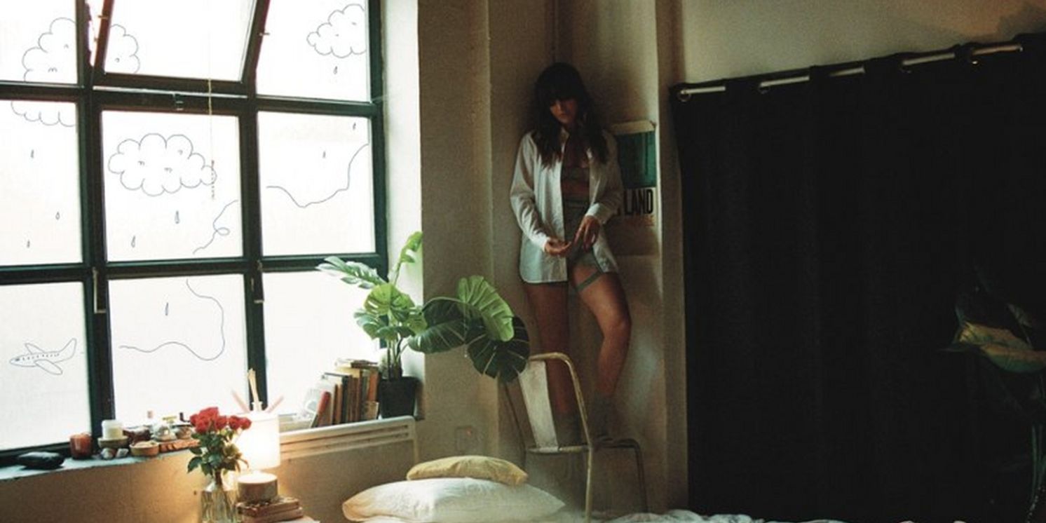 Eloise Has 'Giant Feelings' in New Single  Image