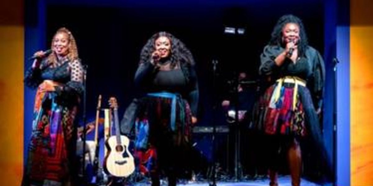 Review: A NIGHT WITH THE RUSSELLS at Taproot Theatre