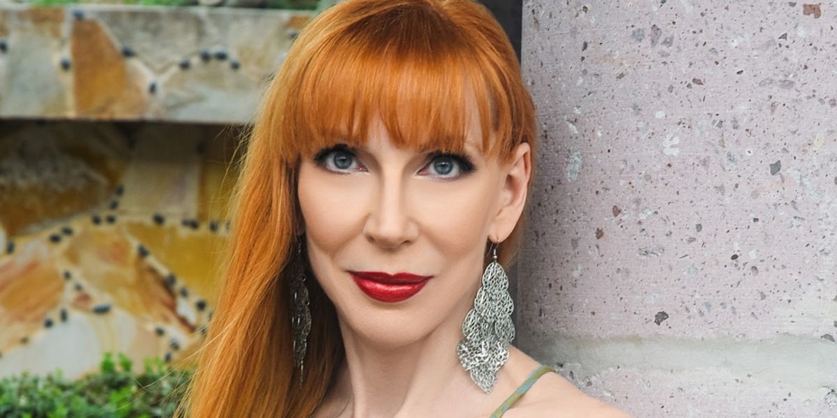 Retro-Jazz Singer Laura Ainsworth Reinvents 'Goldfinger'