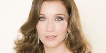 Carly Paoli Chats CHRISTMAS AT THE CASTLE, Sky Arts