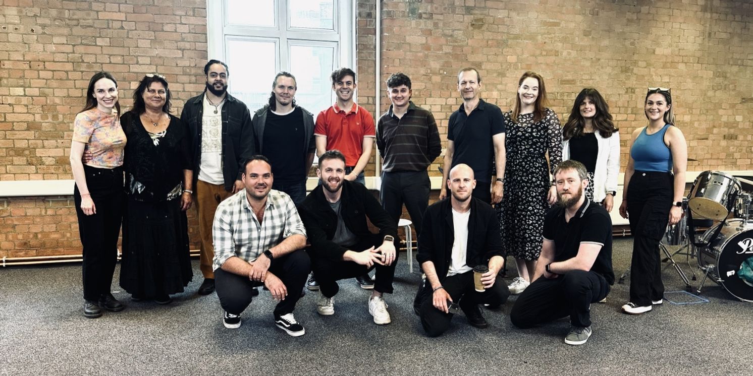 Sarah Moss & Tomas Wolstenholme to Lead ONCE at The Barn Theatre  Image