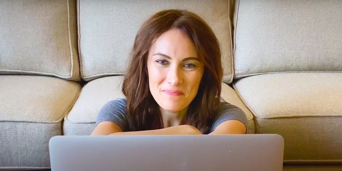 VIDEO: Laura Benanti Covers 'Sucker' By the Jonas Brothers; Will Donate Proceeds to FoodCorps