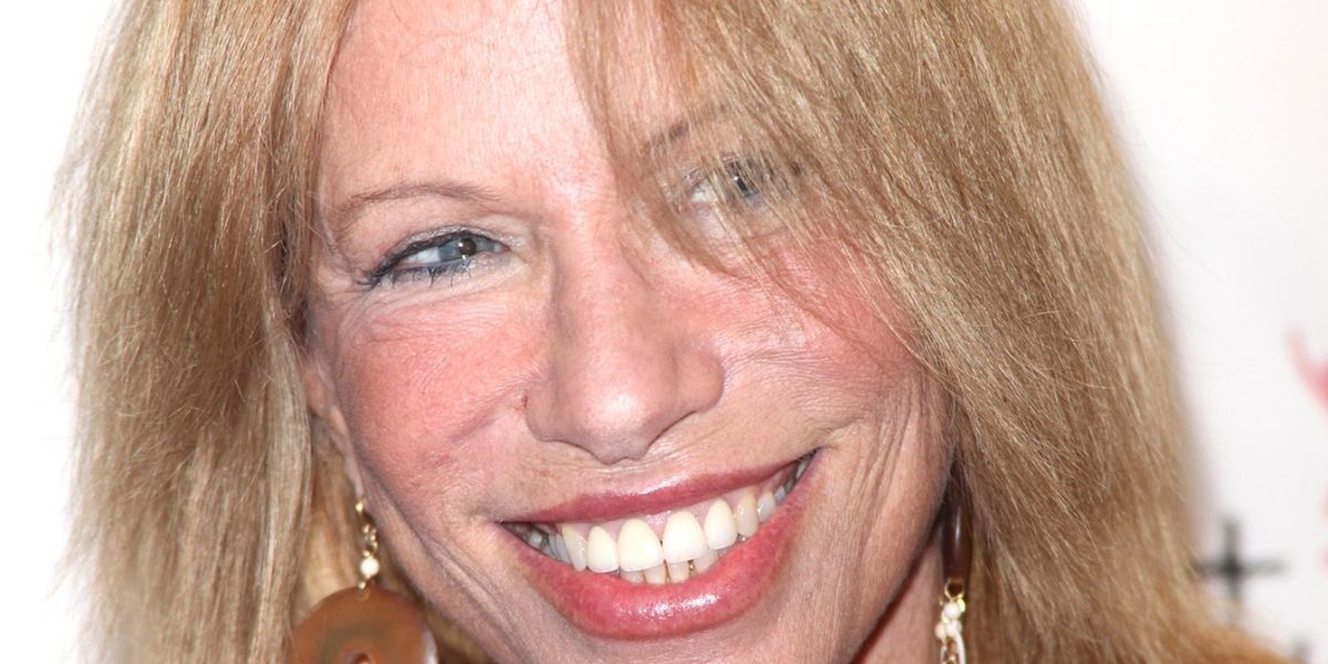 Carly Simon Releases Statement on the Passing of Sisters Joanna and Lucy Simon