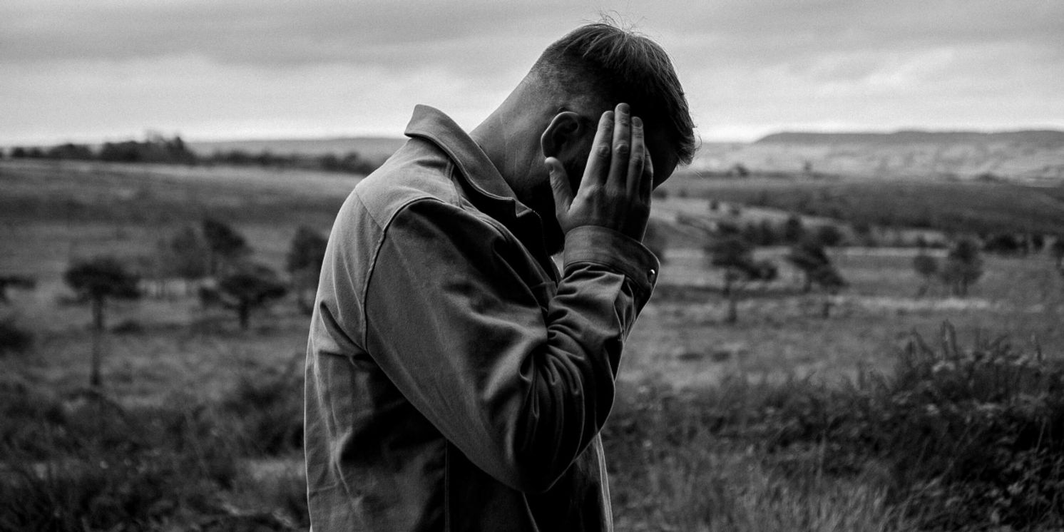 HOLNE Releases New Single 'November Sky'  Image