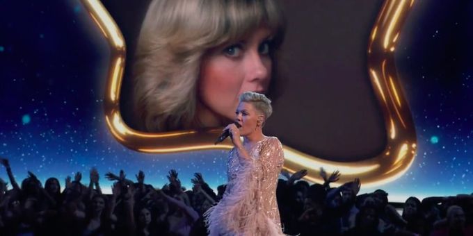 VIDEO: P!NK Pays Tribute to Olivia Newton-John Singing 'Hopelessly Devoted to You' on THE AMERICAN MUSIC AWARDS