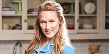 Stephanie Torns Talks Leading WAITRESS National Tour as Jenna