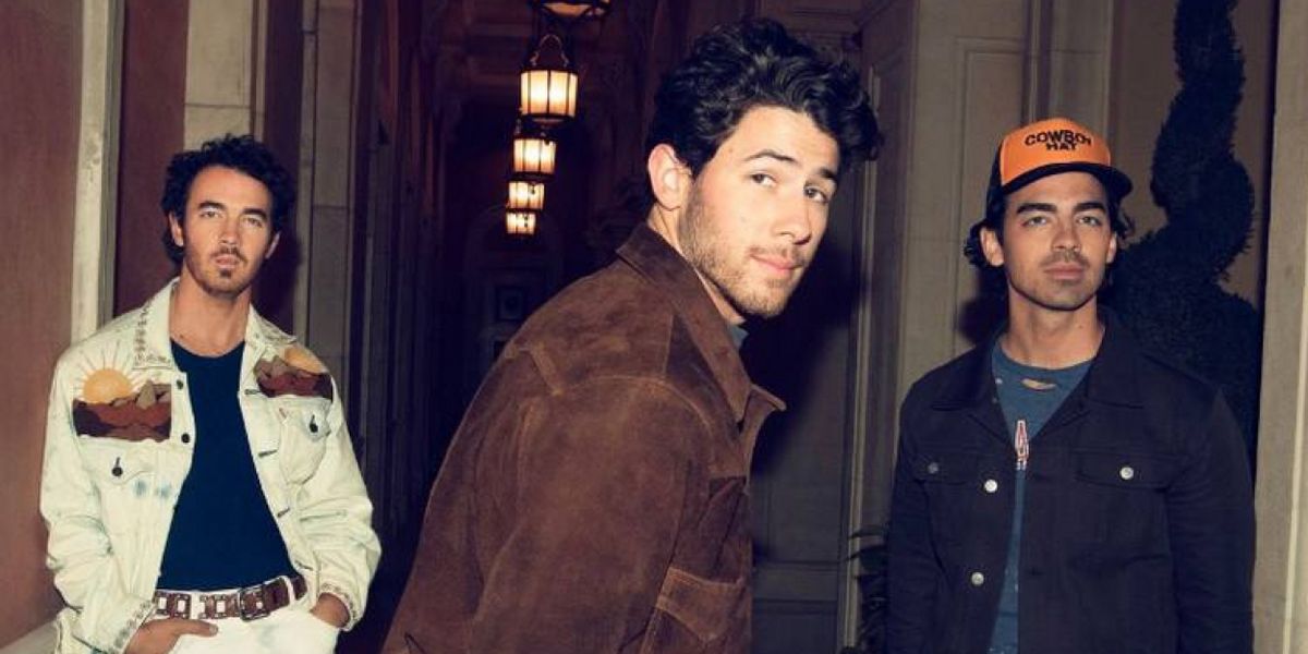 Molly Shannon, Jonas Brothers & More Join SATURDAY NIGHT LIVE Lineup