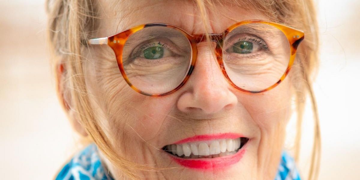The Roches' Terre Roche Shares New Song 'Kin Ya See That Sun'