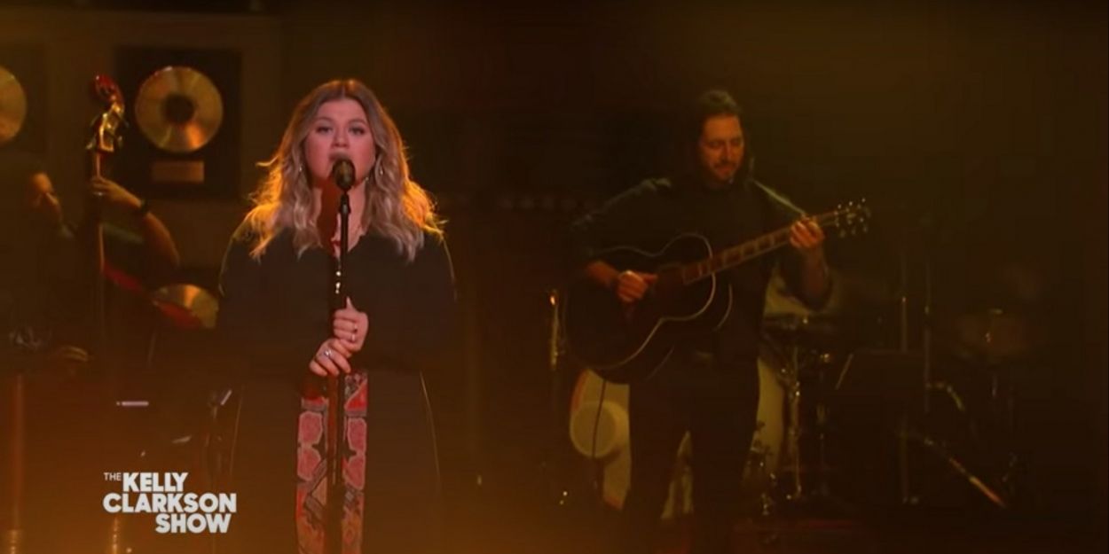 VIDEO: Kelly Clarkson Covers 'Ain't No Sunshine' Video