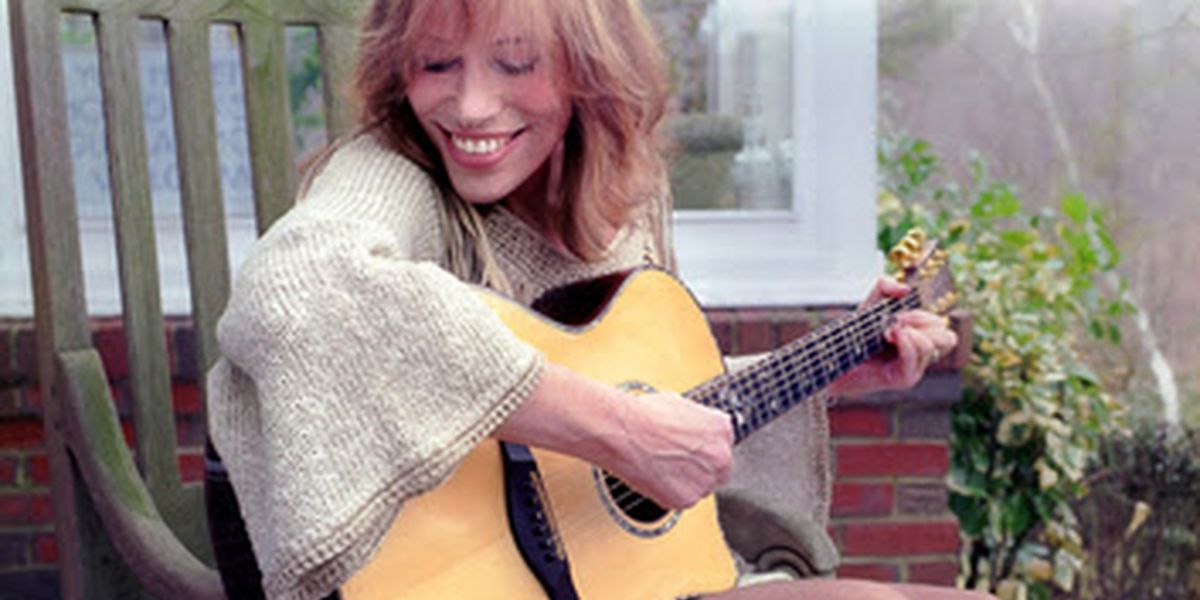 Carly Simon Releases Legendary 'Live At Grand Central'