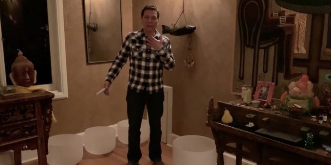 BWW Exclusive: Conversations and Music with Michael Feinstein- Making Music with Singing Bowls!