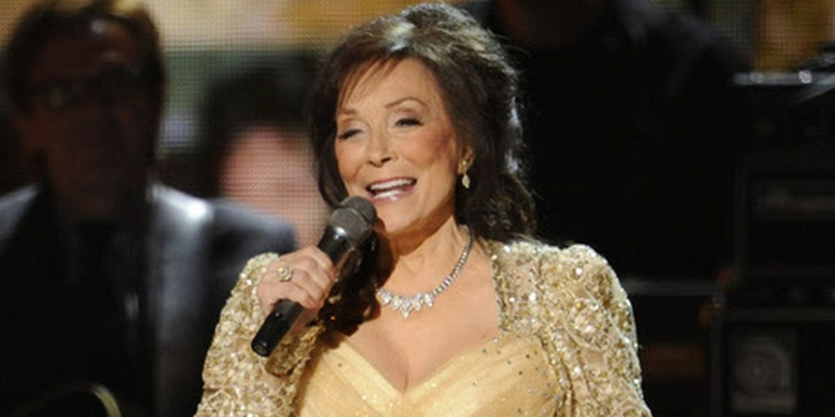 Loretta Lynn, Singer & Coal Miner's Daughter, Passes Away at 90