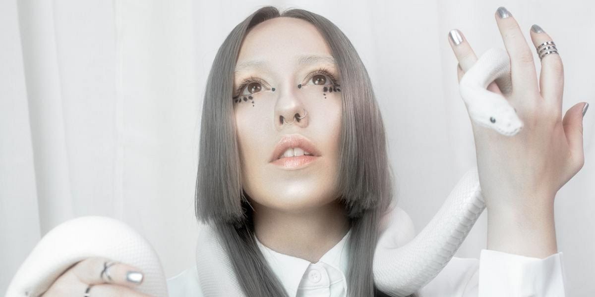 LUNA AURA Takes Back What's Hers In 'MONEY BAG'