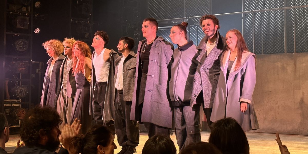 TV: Noche de estreno de L'ALEGRIA QUE PASSA en el Poliorama