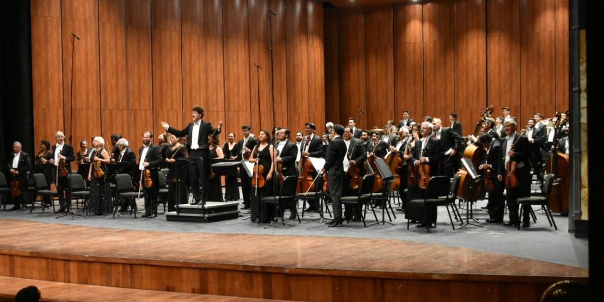 Velada Musical De La Orquesta Sinfónica Nacional Con Obras De Dvořák, Arutiunian, Zyman Y Smetana