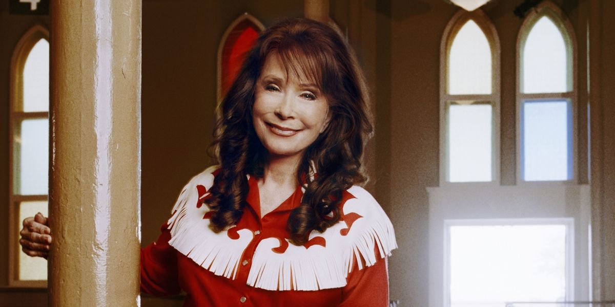 Fellow Artists Remember Country Music Legend Loretta Lynn